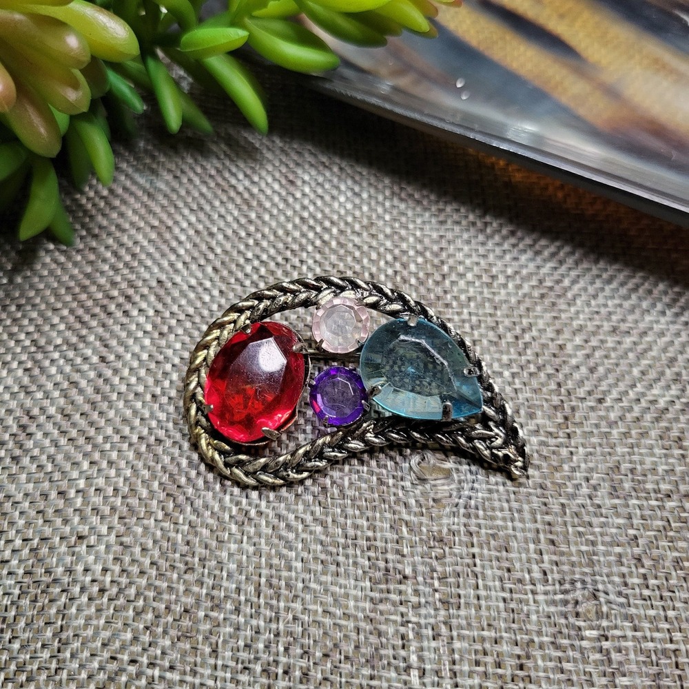 1980s paisley brooch multi-color acrylic gems‎ vintage blingy pin